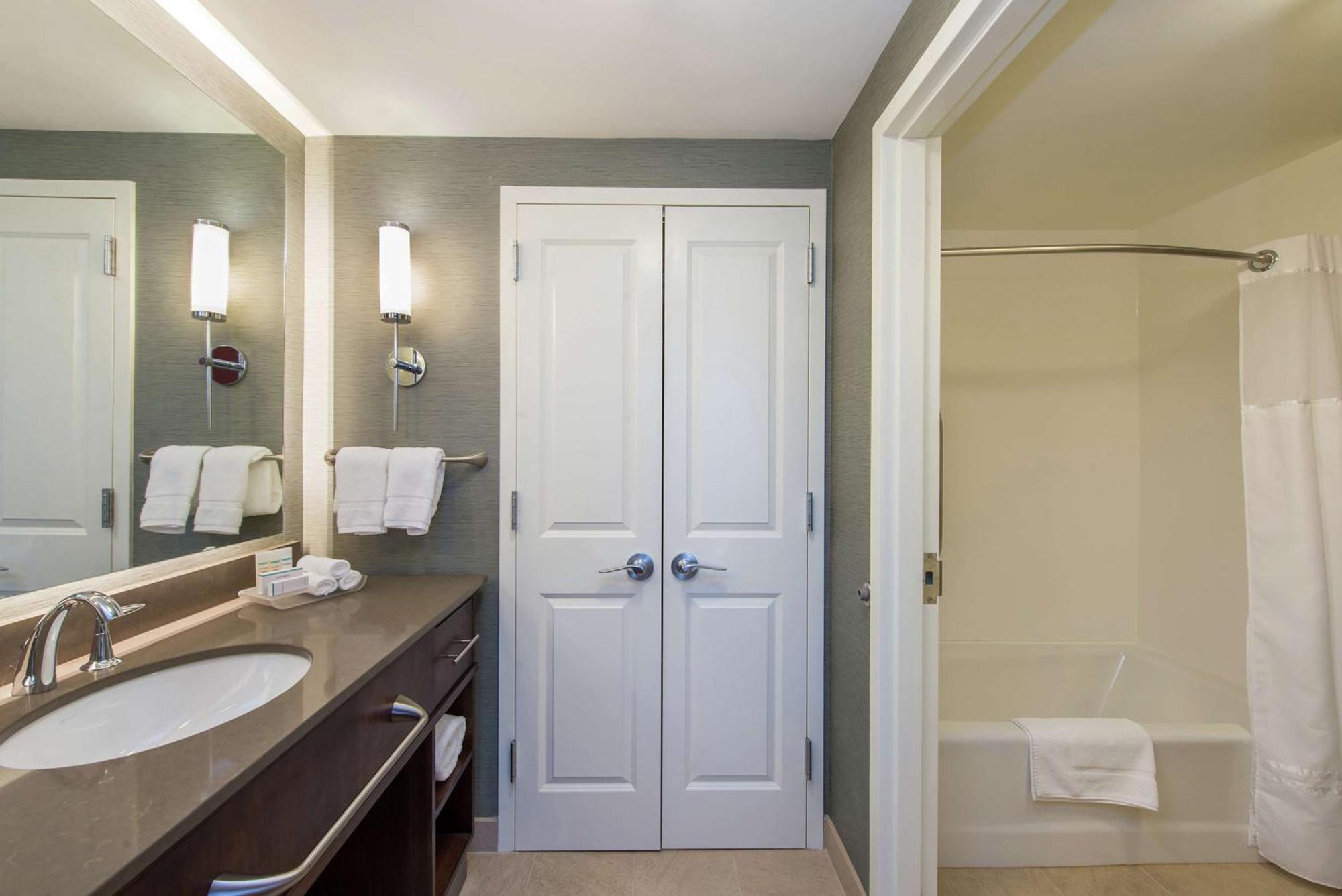 Homewood Suites By Hilton Boston Marlborough Berlin Экстерьер фото