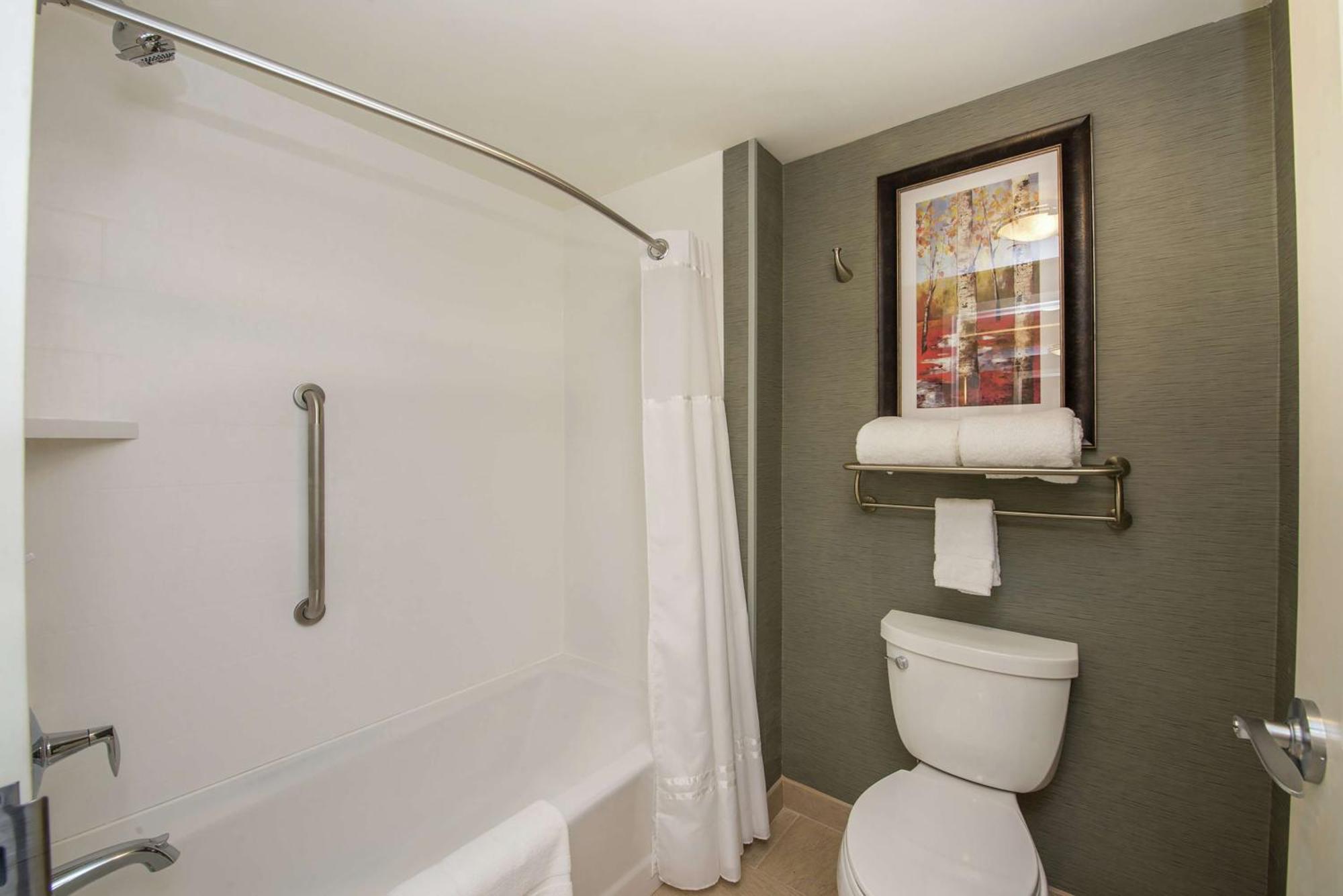 Homewood Suites By Hilton Boston Marlborough Berlin Экстерьер фото